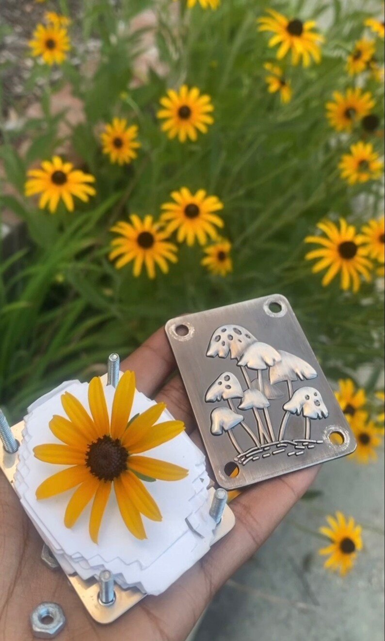 FloraLock™ Micro Press — Preserve Fragile Flowers Easily